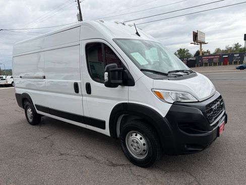 Used 2023 RAM ProMaster 2500 FWD image 2