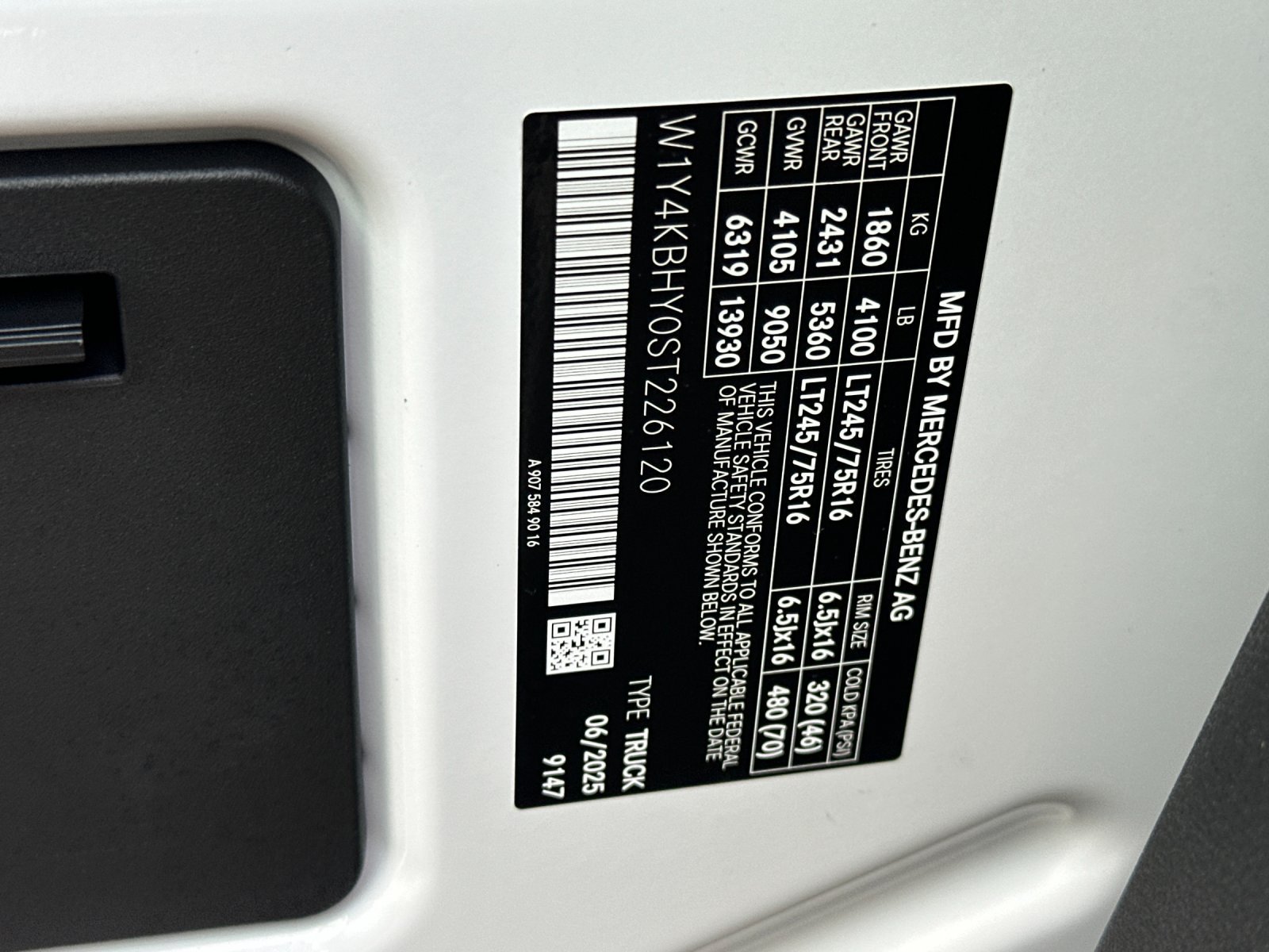 Used 2025 Mercedes-Benz Sprinter 2500 image 26