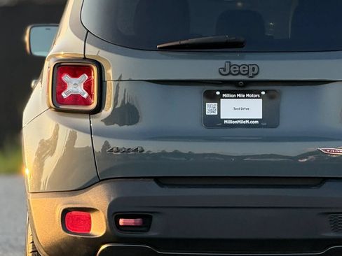 Used 2017 Jeep Renegade Trailhawk AWD/4WD image 13