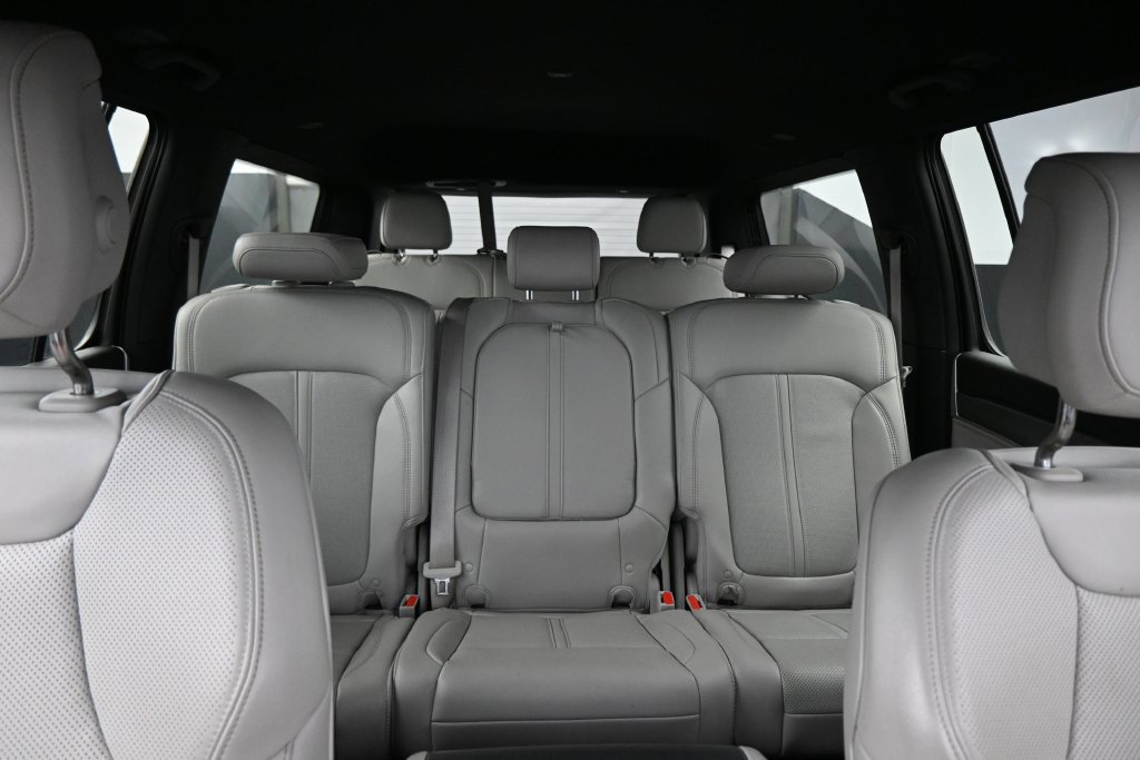 Used 2025 Jeep Wagoneer 4WD image 25