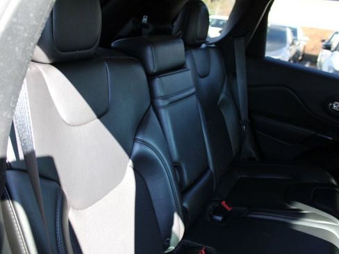 Used 2019 Jeep Cherokee Latitude Plus image 31