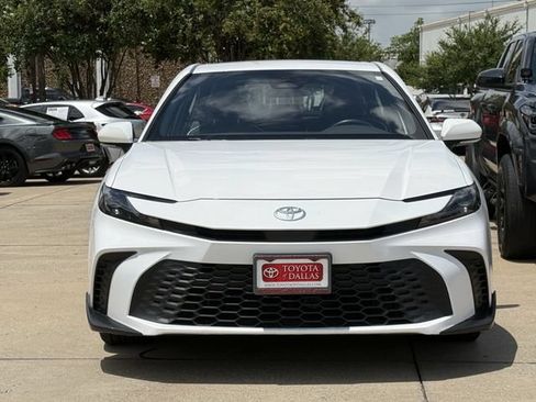 Used 2025 Toyota Camry SE FWD image 8