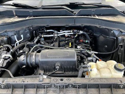 Certified 2021 Ford Explorer XLT w/ Equipment Group 202A RWD image 9