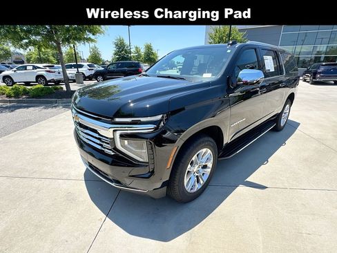 Used 2025 Chevrolet Suburban Premier w/ Sun And Tow Package AWD/4WD image 5