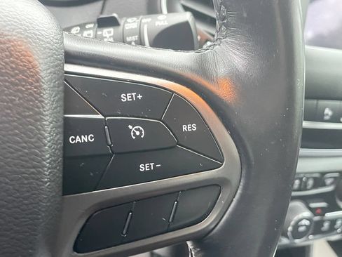 Used 2020 Jeep Cherokee Latitude Plus w/ Cold Weather Group AWD/4WD image 24