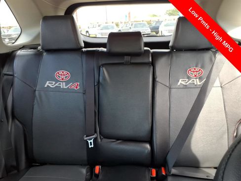 Used 2020 Toyota RAV4 LE FWD image 17