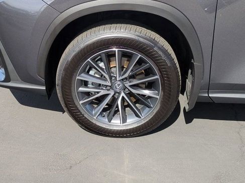 Used 2025 Lexus NX 250 FWD image 9