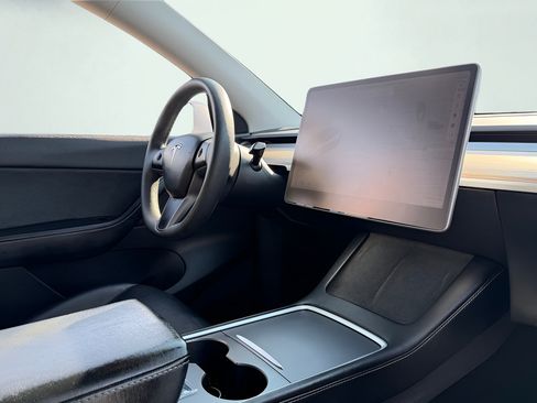 Used 2021 Tesla Model Y Long Range AWD/4WD image 28