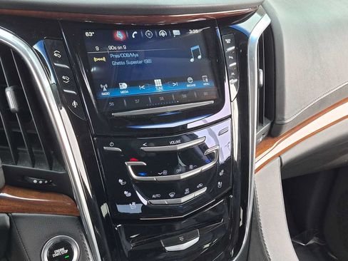 Used 2016 Cadillac Escalade Luxury AWD/4WD image 26