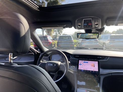 New 2025 Jeep Grand Cherokee Limited w/ Luxury Tech Group II image 43