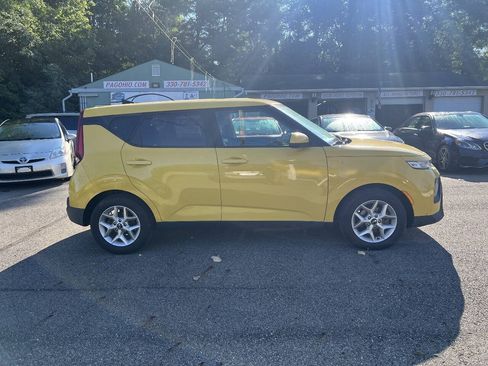 Used 2020 Kia Soul S FWD image 2