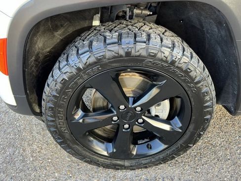 Used 2021 Jeep Grand Cherokee L Laredo image 9