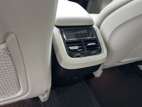 Used 2022 Volvo XC60 B5 Inscription w/ Advanced Package image 14