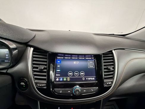 Used 2022 Chevrolet Trax LT w/ LT Convenience Package FWD image 13