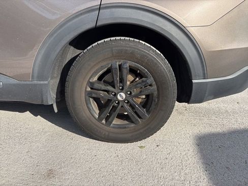 Used 2021 Ford Explorer XLT w/ Equipment Group 202A image 19