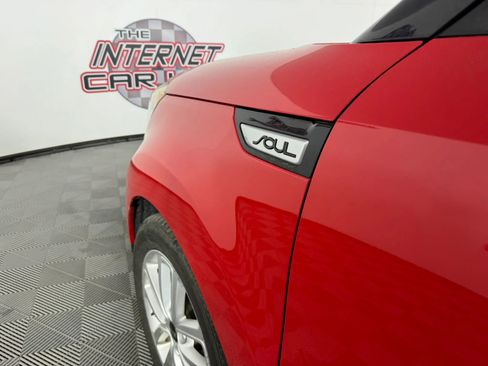 Used 2017 Kia Soul + FWD image 21