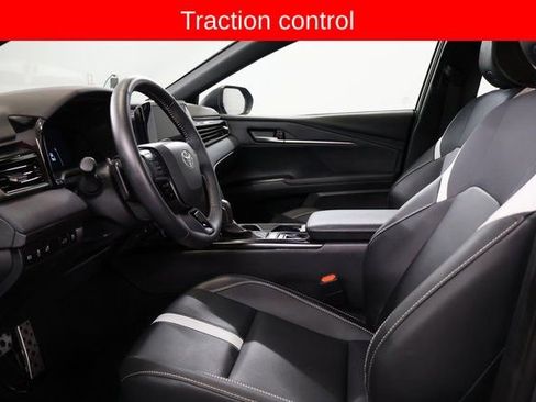 Used 2025 Toyota Camry SE image 14