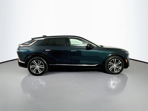 Used 2024 Cadillac Lyriq Luxury AWD/4WD image 8