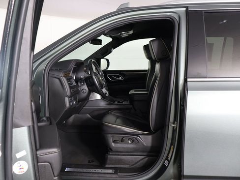 Used 2023 Chevrolet Suburban Premier image 31