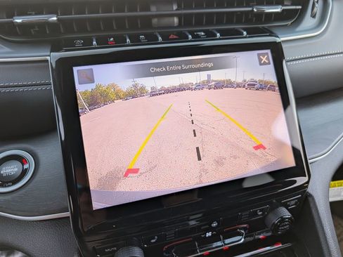 New 2025 Jeep Grand Cherokee Limited image 25