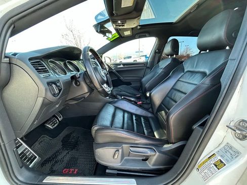 Used 2017 Volkswagen GTI SE image 9