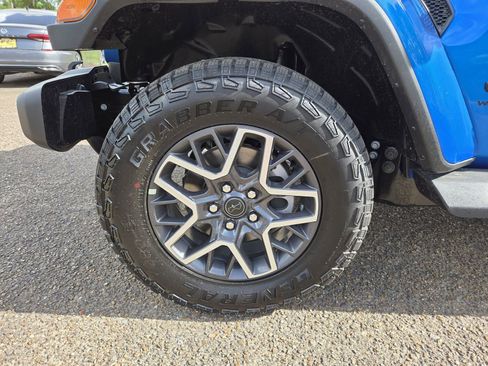 New 2026 Jeep Wrangler Sahara AWD/4WD image 24