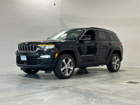 New 2025 Jeep Grand Cherokee Limited image 2