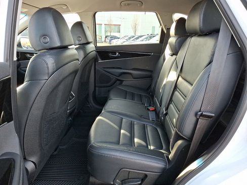 Used 2019 Kia Sorento EX image 9