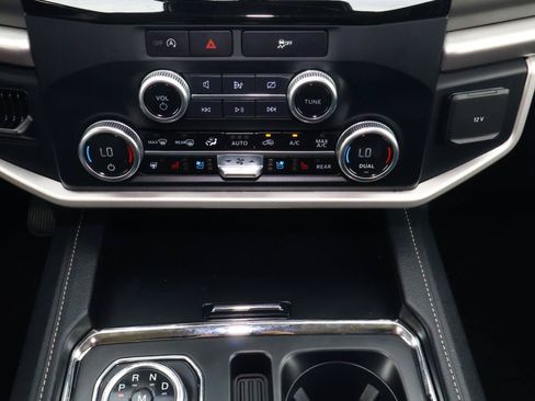 Used 2024 Ford Expedition XLT RWD image 26