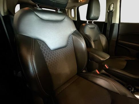 Used 2019 Jeep Compass Latitude w/ Popular Equipment Group AWD/4WD image 28