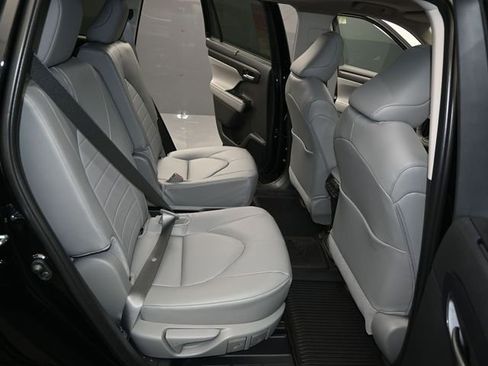 Used 2026 Toyota Highlander XLE image 16