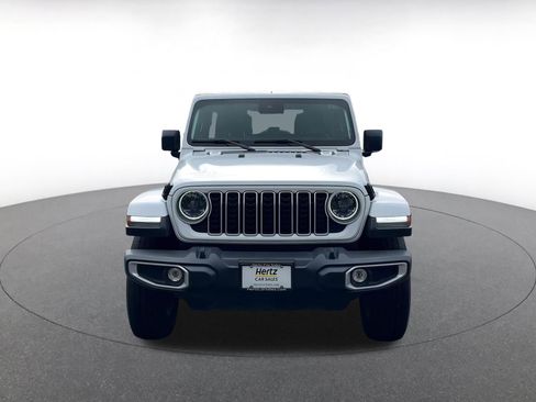 Used 2025 Jeep Wrangler Sahara image 4