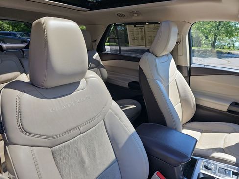 Used 2020 Ford Explorer Platinum AWD/4WD image 11