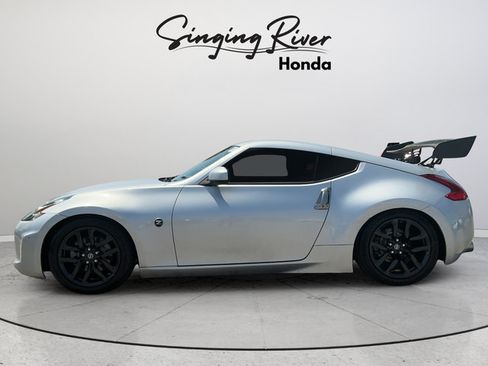 Used 2020 Nissan 370Z Coupe RWD image 4