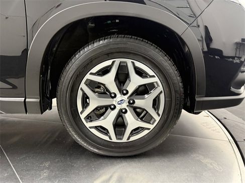 Used 2023 Subaru Forester Premium image 9