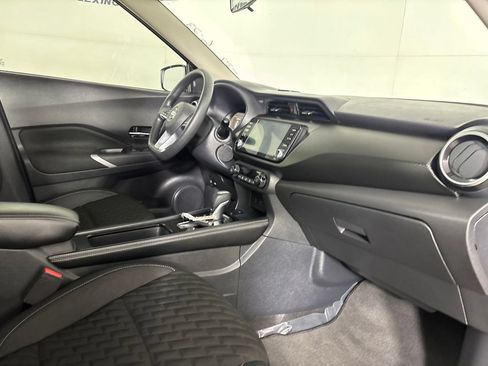 Used 2021 Nissan Kicks SV FWD image 29