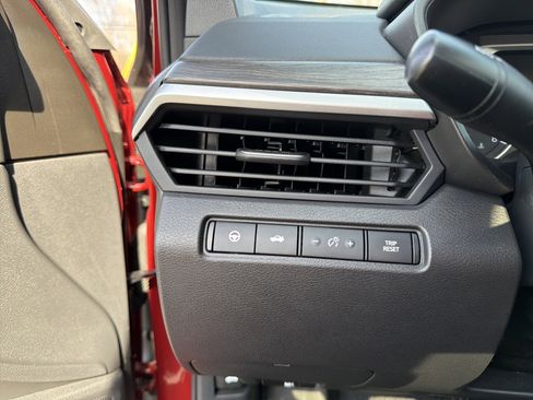 Used 2023 Nissan Altima 2.5 SV w/ SV Premium Package image 16