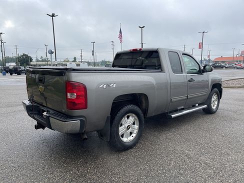 Used 2009 Chevrolet Silverado 1500 LT AWD/4WD image 4
