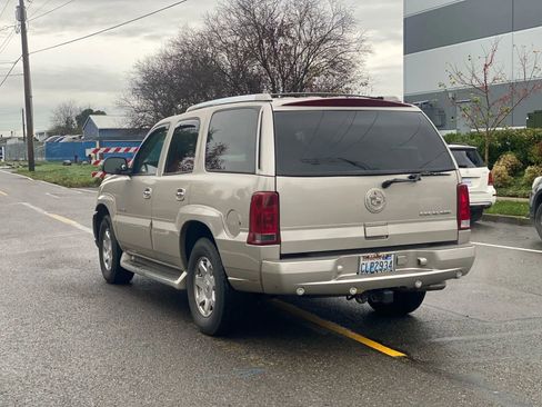 Used 2004 Cadillac Escalade Luxury image 4