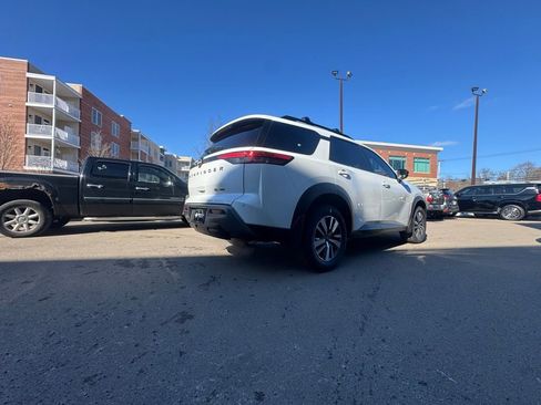 New 2026 Nissan Pathfinder SL image 5