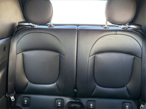 Used 2019 MINI Cooper Cooper image 16