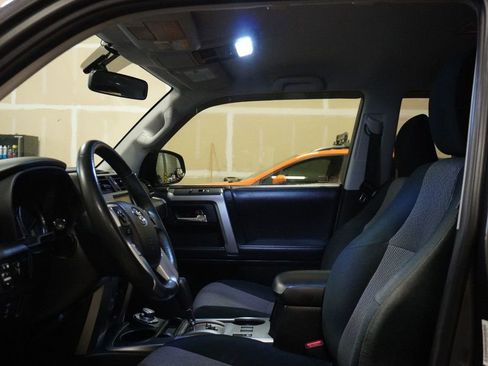 Used 2018 Toyota 4Runner SR5 AWD/4WD image 7