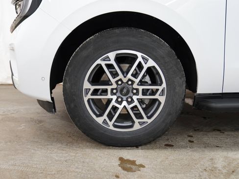 Used 2025 Ford Expedition Active image 16