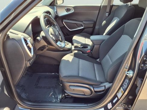 Used 2025 Kia Soul LX FWD image 20
