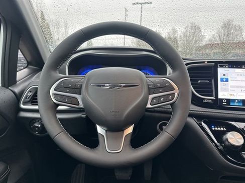 New 2026 Chrysler Pacifica Select image 14