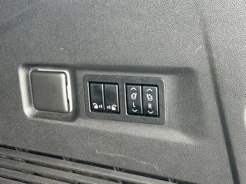 Used 2021 Chevrolet Suburban High Country RWD image 52