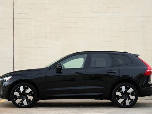 Used 2025 Volvo XC60 T8 Plus w/ Protection Package Premier AWD/4WD image 9