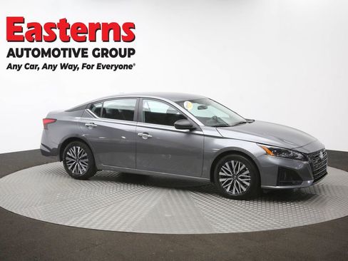 Used 2025 Nissan Altima 2.5 SV FWD image 47