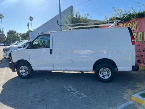Used 2019 Chevrolet Express 2500 w/ Driver Convenience Package RWD image 7