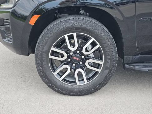 Used 2024 GMC Yukon AT4 w/ Technology Package AWD/4WD image 13